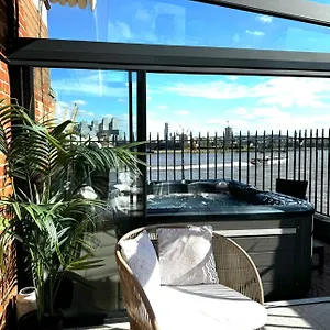 3 X Bedroom Riverside Flat With Hot Tub On Roof Terrace Apartment London